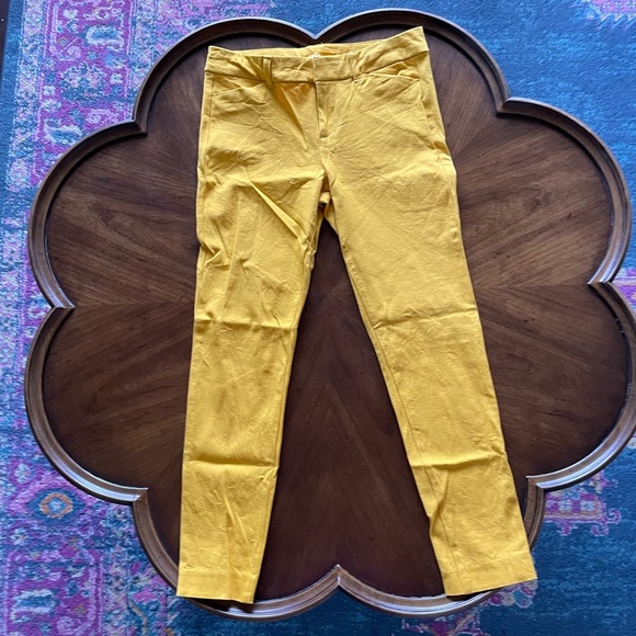 Old Navy Pants - Mustard Yellow Old Navy Pixie Pants 💛